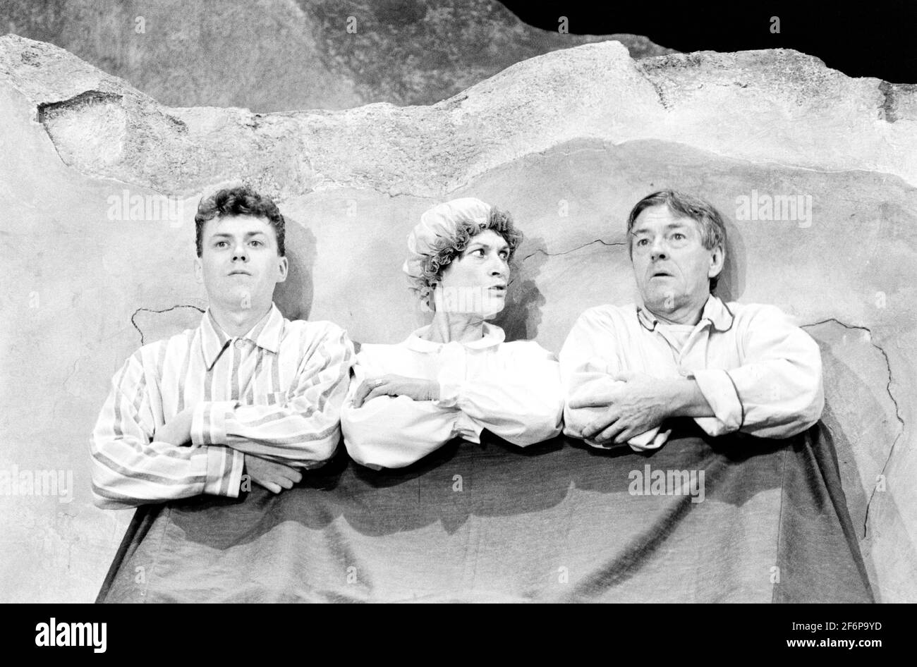 l-r: Stephen Botcher, Cynthia Greville, Gilbert Wynne in UNDER MILK WOOD von Dylan Thomas im Greenwich Theatre, London SE10 20/10/1986 Design: Belinda Ackerman Beleuchtung: John A Williams Regie: Anthony Cornish Stockfoto