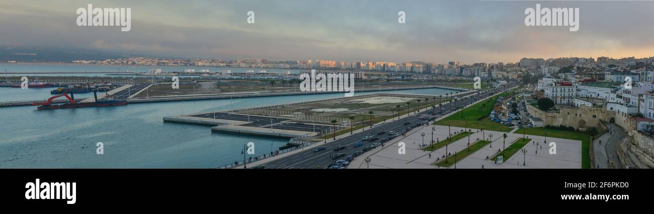 Marokkanische Städte. Ein Panoramablick auf den Hafen von Tanger, der sich im Norden Marokkos befindet. Tanger-Tetouan Asilah Stockfoto