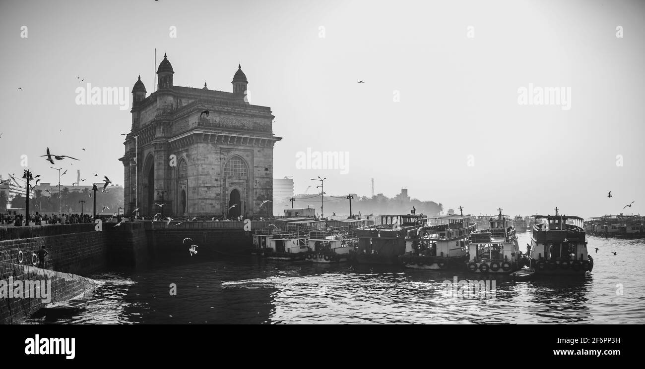 Mumbai, Indien - March 7, 2021 : das Gateway of India ist ein Bogenmonument, das Anfang des 20. Jahrhunderts in der Stadt Mumbai, dem meistbesuchten, erbaut wurde Stockfoto