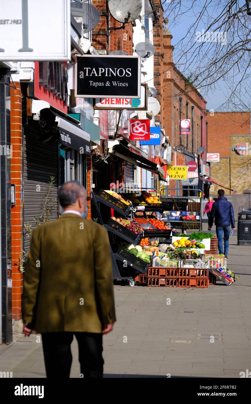 Geschäfte, South Ealing Road, W5, London, Großbritannien Stockfoto