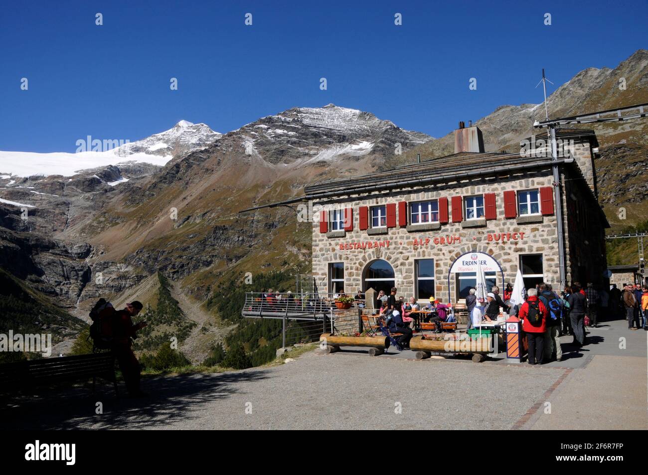 Bergrestaurant und Bernina Express Station Alp Grüm. Bergrestaurant auf der Alp Grüm bei Bernina Hospitz in den Schweizer Alpen Stockfoto