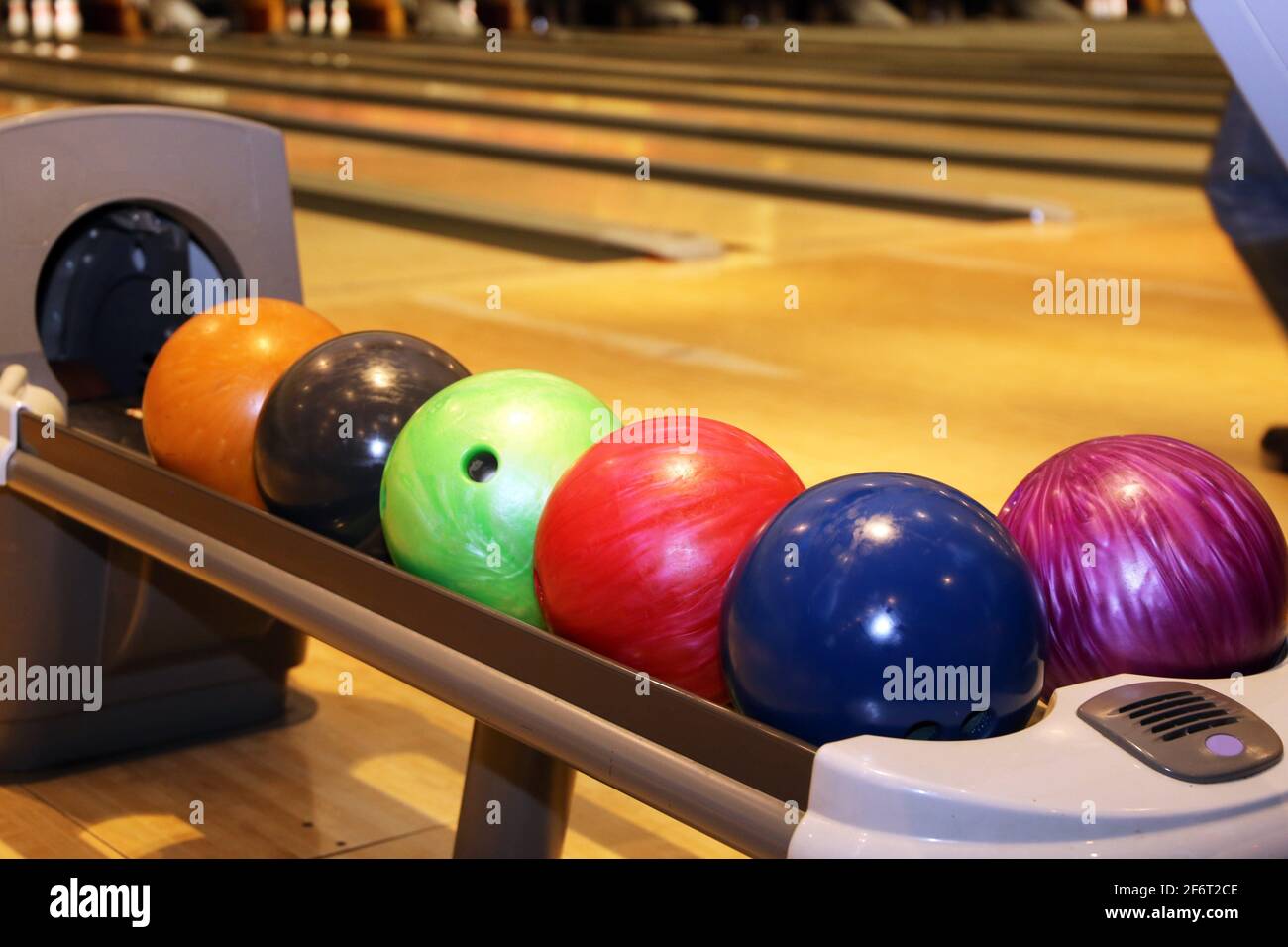 Detailansicht einer Bowlingbahn. Stockfoto