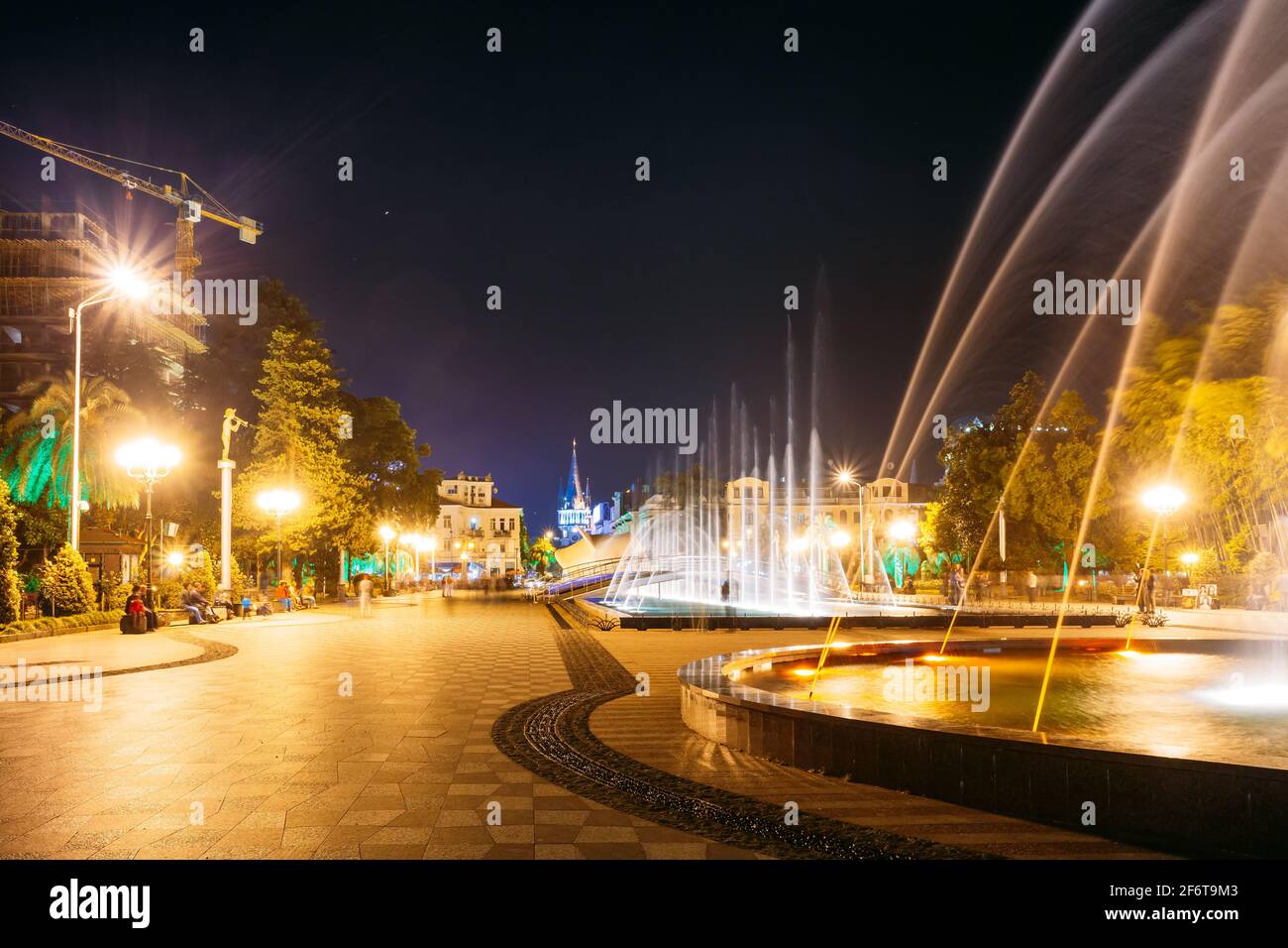 Batumi, Adjara, Georgia. Singende Und Tanzende Springbrunnen Sind Das Wahrzeichen Am Boulevard Fountains. Nachtbeleuchtung Stockfoto