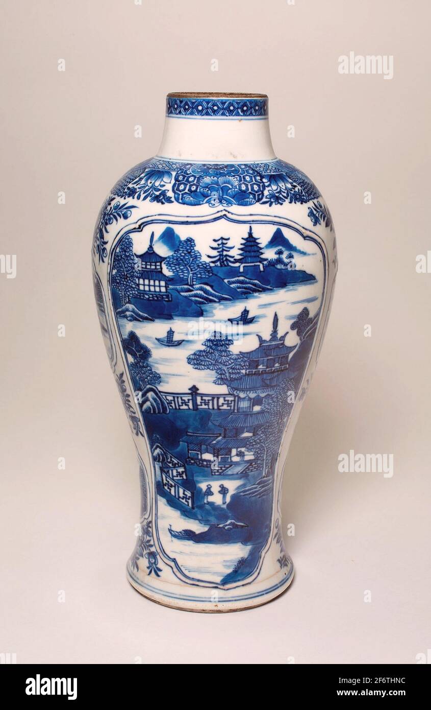 Export Baluster Vase - Qing-Dynastie (1644 - 1911) - China. Porzellan in  Unterglasur blau lackiert Stockfotografie - Alamy