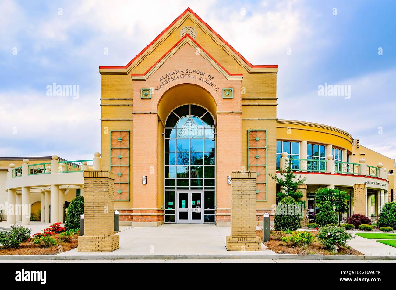 Die Alabama School of Mathematics and Science ist am 30. März 2021 in Mobile, Alabama, abgebildet. Das öffentliche Wohngymnasium wurde 1989 gegründet. Stockfoto