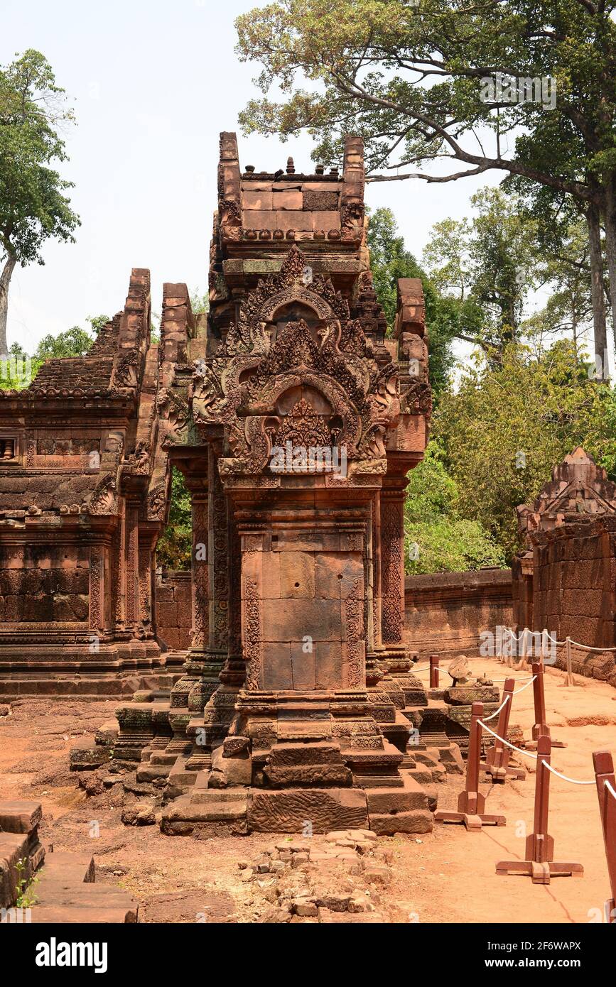 Banteay Srei oder Banteay Srey ist ein hindu-Tempel, der Shiva aus dem 10. Jahrhundert gewidmet ist. Angkor, Kambodscha. Stockfoto