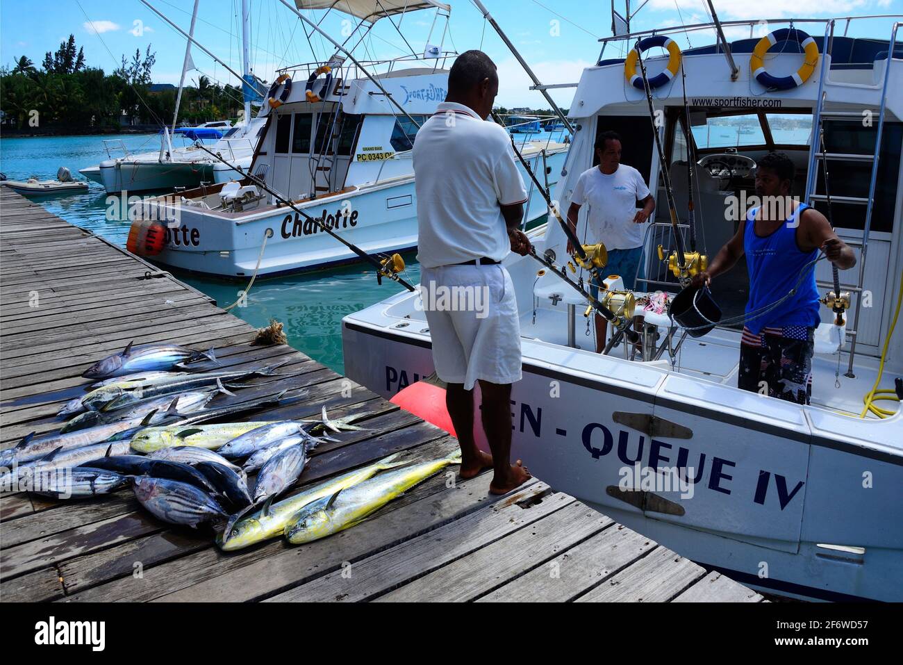 GrandBaie, Grand Bay, beliebter Sportanglerort hier fangen Fische im