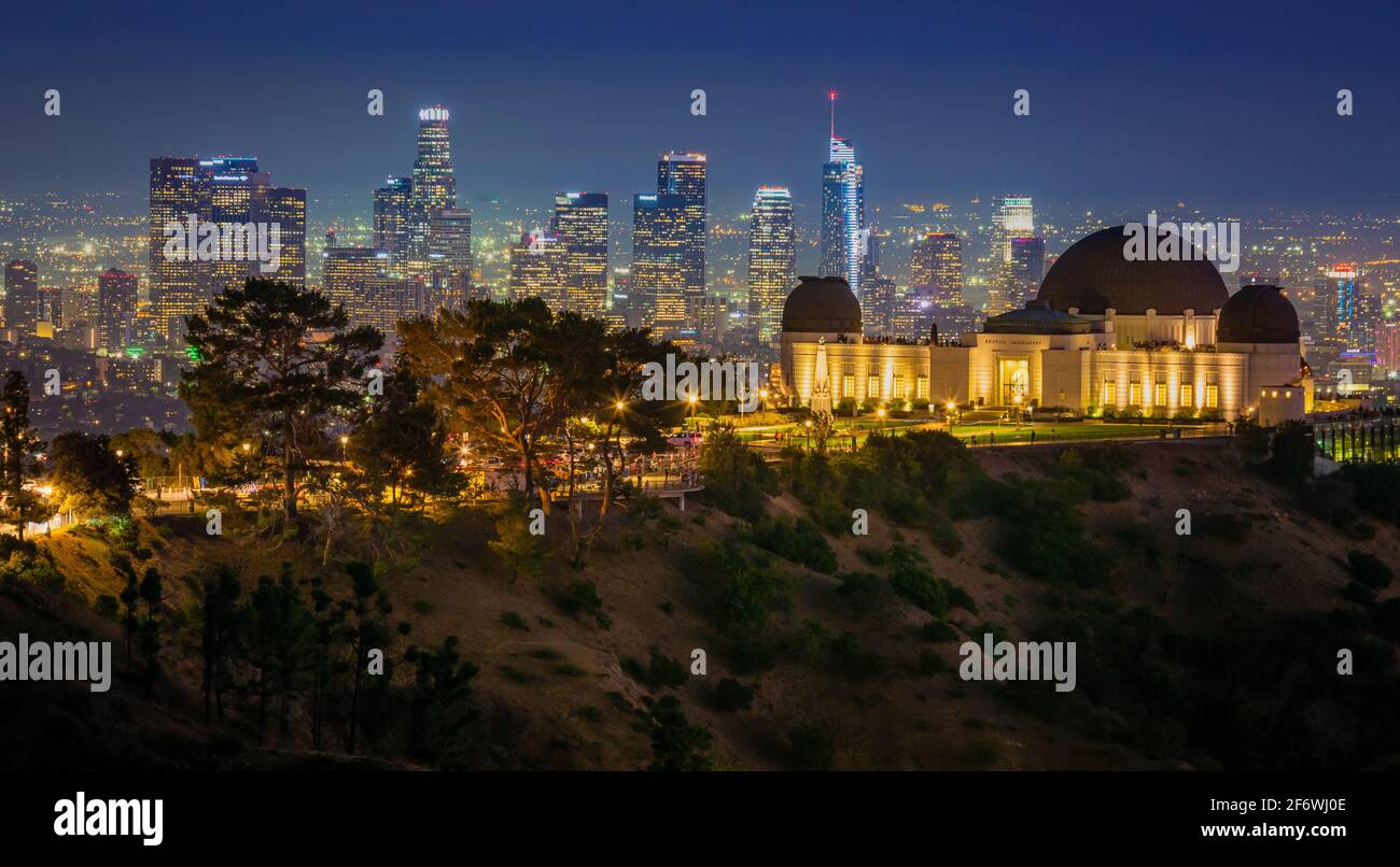 Das Griffith Observatory ist eine Einrichtung in Los Angeles, Kalifornien, sitzen auf dem Südhang des Mount Hollywood in Los Angeles Griffith Park. Stockfoto