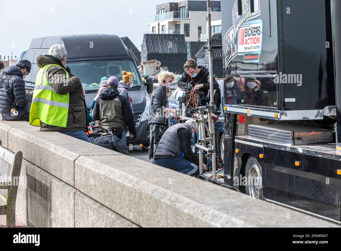 Das Filmteam filmt die zweite Serie von Back to Life in Hythe, Kent, Großbritannien Stockfoto