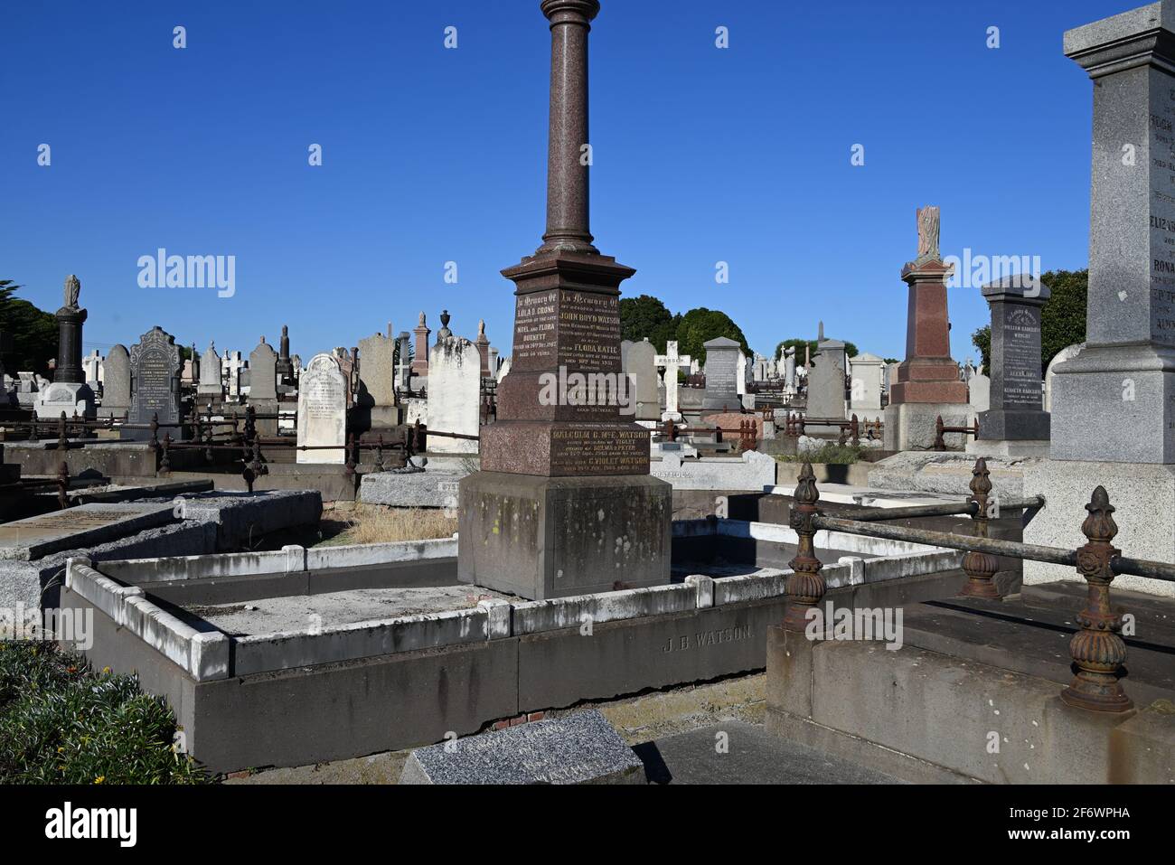 Das Grab von John Boyd Watson (1862-1911) und seiner Familie. Watson war Bergbauinvestor und Besitzer des viktorianischen Herrenhauses Labassa in Caulfield North Stockfoto