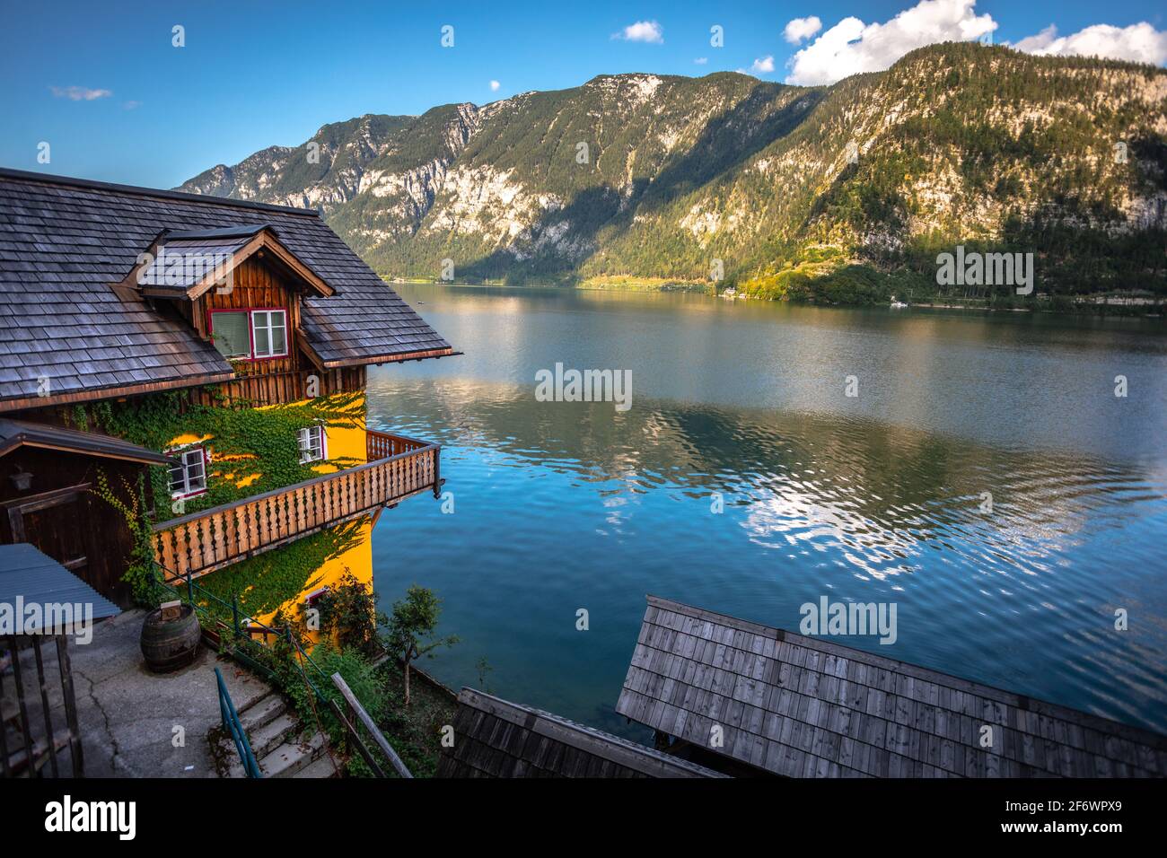 Gemütliche Dorfhäuser in Hallstatt, Österreich Stockfoto