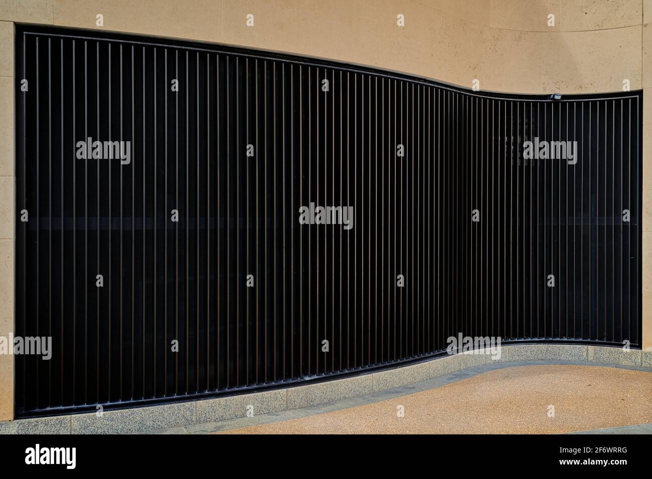 Seitenansicht eines modernen Gebäudes, externe Klimaanlage Entlüftung Stockfoto