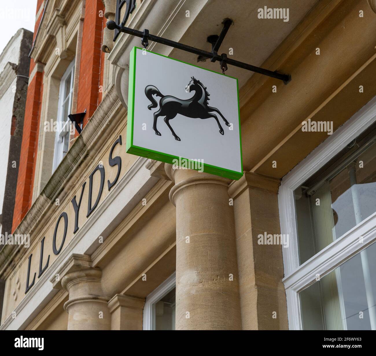 Schwarzes Pferdeschild für Lloyds Bank, Devizes, Wiltshire, England, Großbritannien Stockfoto