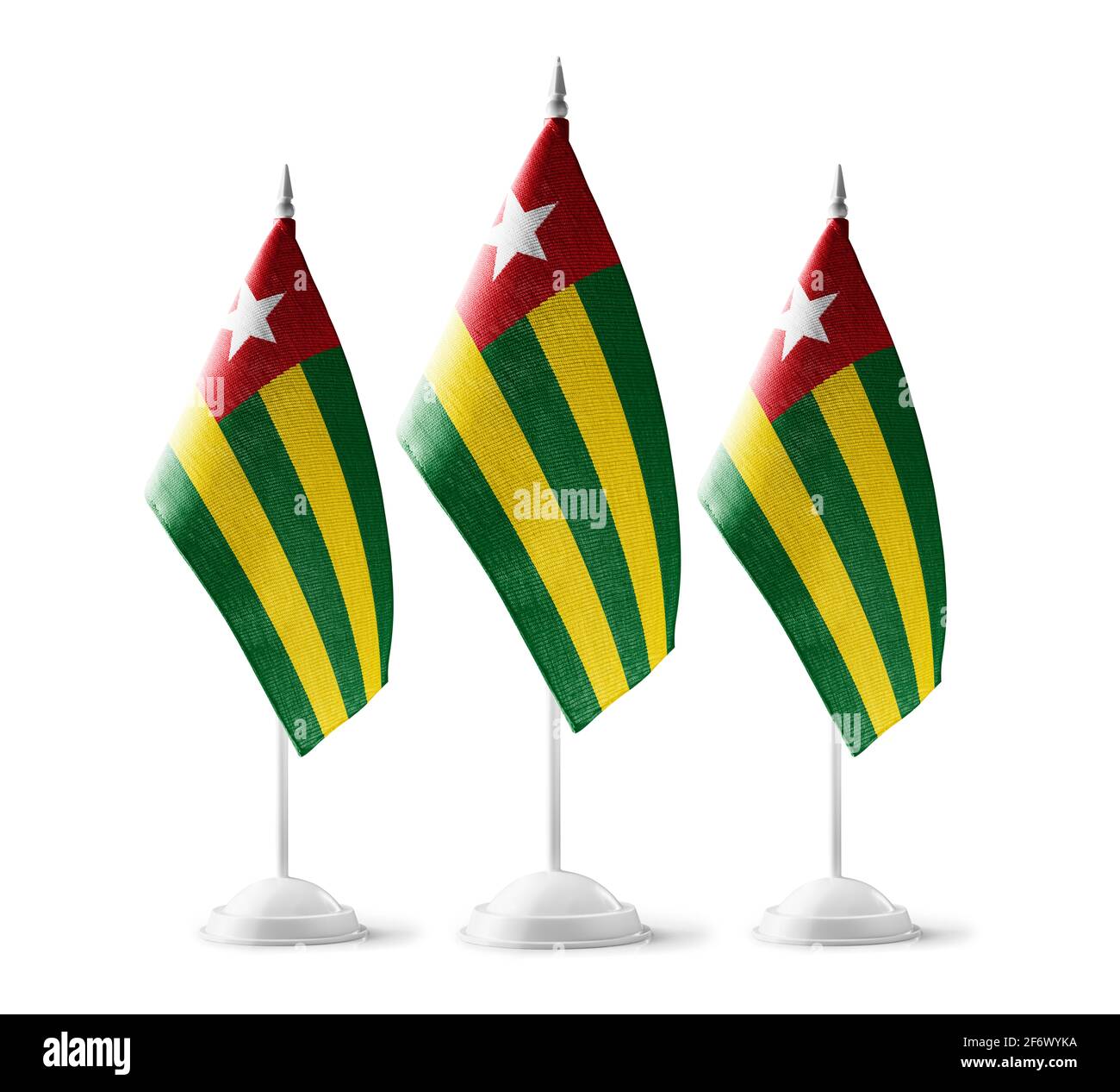 Kleine Nationalflaggen des Togo auf weißem Hintergrund Stockfoto