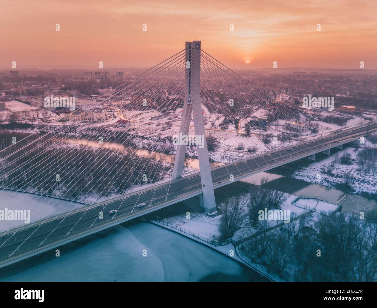 Mazowiecki Brücke und Wislok Fluss in Rzeszow. Rzeszow, Podkarpacie, Polen. Stockfoto