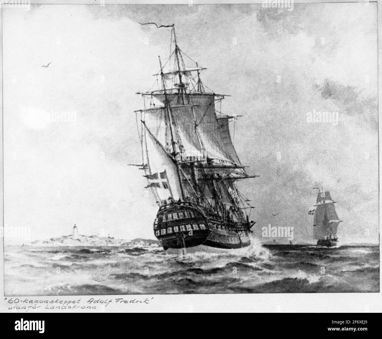 Reproduktion eines Gemäldes von Jacob Hägg, das Linienschiff Adolf Fredrik in voller Luft zeigt.das Schiff folgt einem anderen Segelschiff, das am Horizont sichtbar ist.auf der linken Seite sehen Sie eine Insel mit einem Leuchtturm .. Reproduktion eines Gemäldes von Jacob Hägg, das Linienschiff Adolf Fredrik in voller Luft zeigt.das Schiff folgt einem anderen Segelschiff, das am Horizont sichtbar ist.auf der linken Seite sieht man eine Insel mit Leuchtturm. Stockfoto