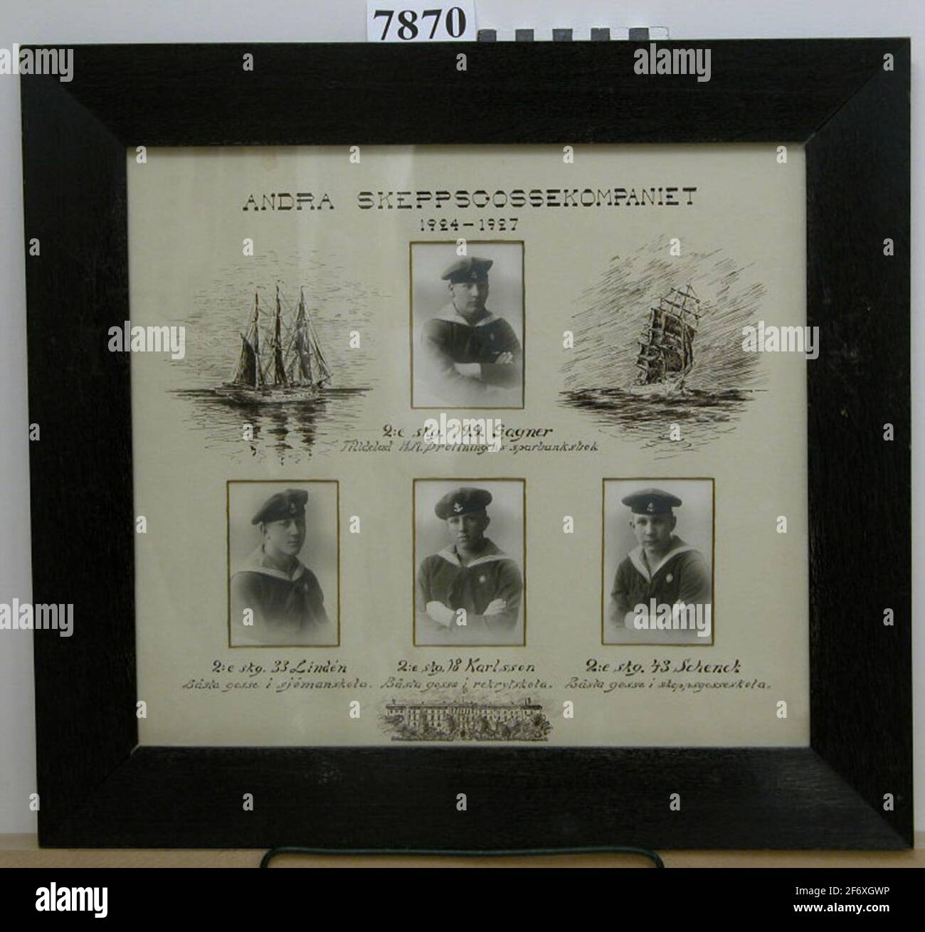 Gemälde.Platte im Glas und Rahmen.der Rahmen aus Eiche, schwarz.zeigt vier Fotos von Schiffen Gossels, umgeben von Schriften von Schiffen Gose Schiffe Gladan und Chapman und dem Schiff Gage Anchor Star.der Karton mit dem folgenden Text ausgestattet: Second Ship Gose Company 1924 - 1927.Tuschritning durchgeführt von Sign.O.p.in 1927. 1924 - 1927 Stockfoto