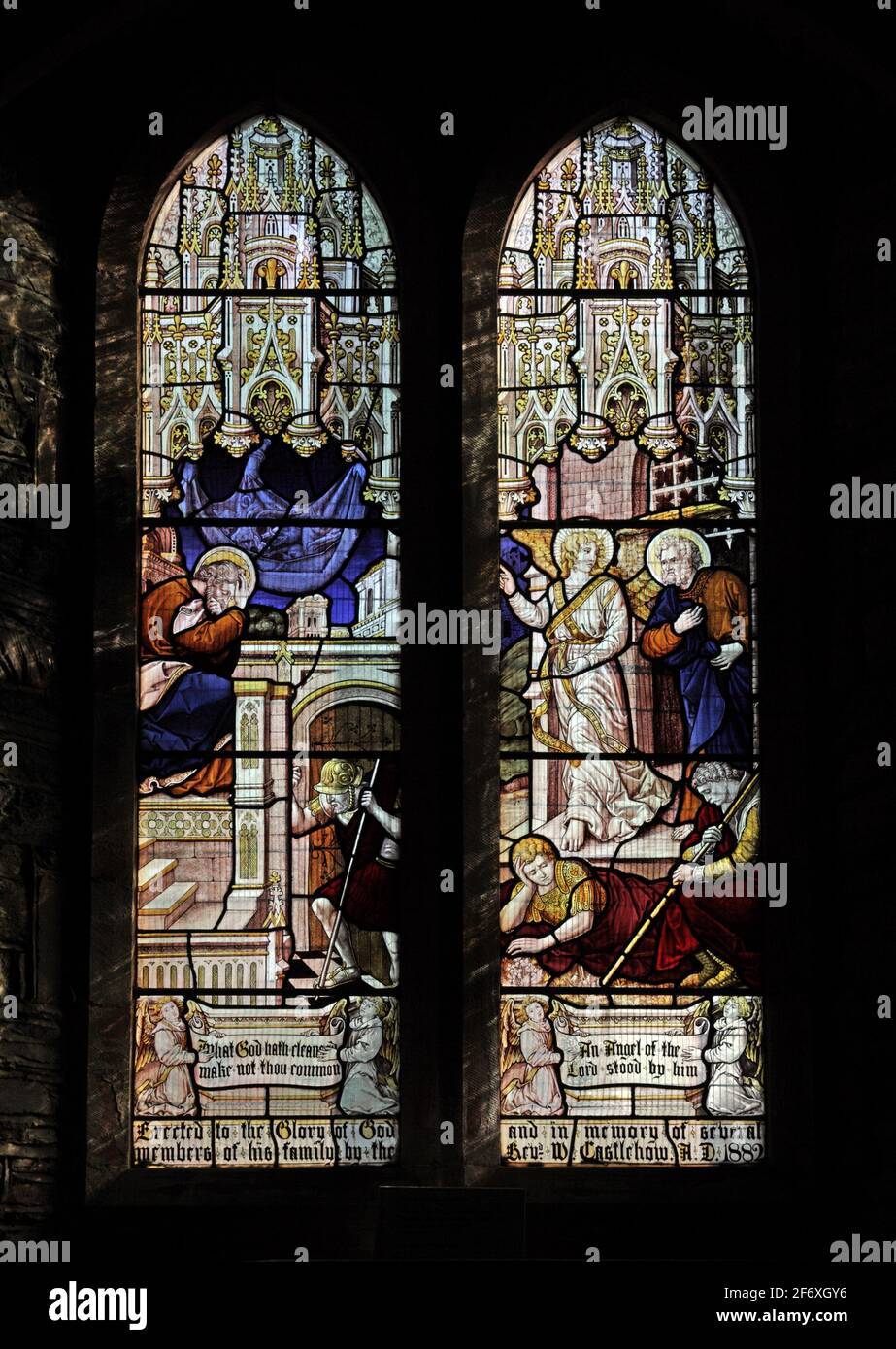 Ein Buntglasfenster von Burlison und Grylls, das die Geschichte von Cornelius und Simon Peter (Apostelgeschichte 10:5), All Saints Church, Watermillock, Cumbria darstellt Stockfoto