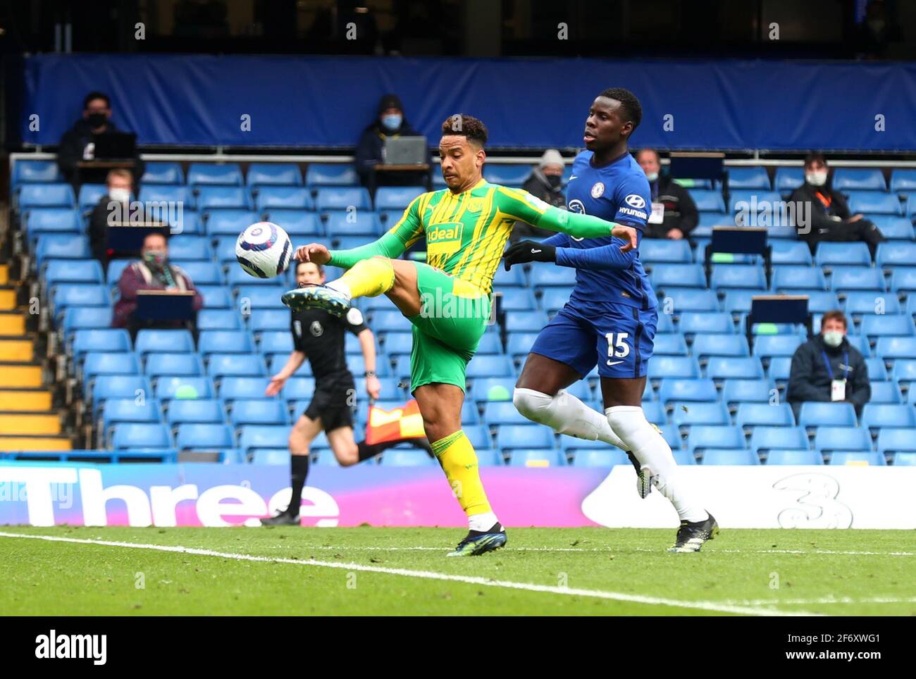 Der Matheus Pereira Von West Bromwich Albion Erzielt Das Erste Tor Des Spiels Seiner Seite Wahrend Des Premier League Spiels In Stamford Bridge London Ausgabedatum Samstag 3 April 2021 Stockfotografie Alamy