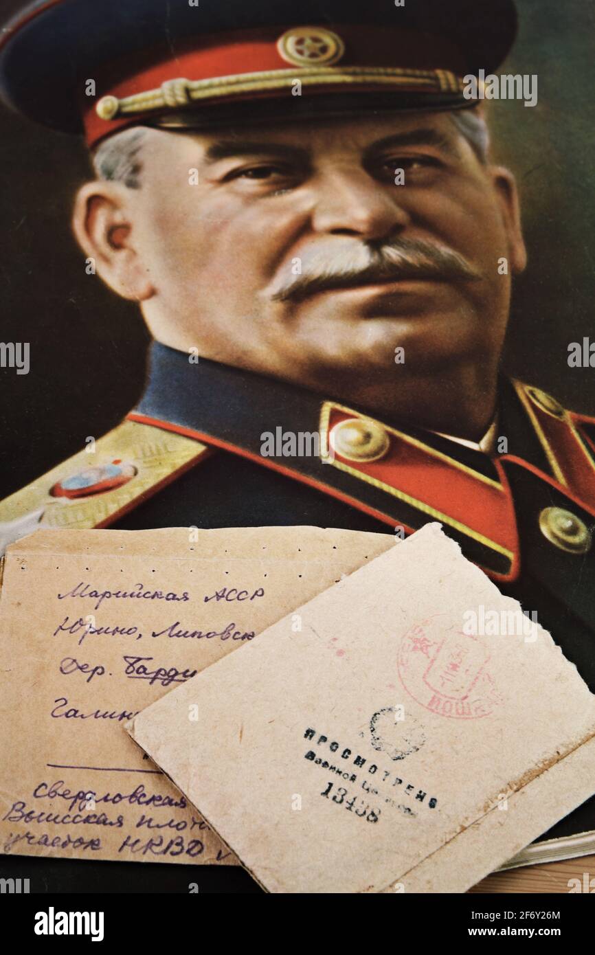 Stalins Porträt und Postbriefe aus Gulag, 1940er Jahre, UdSSR Stockfoto