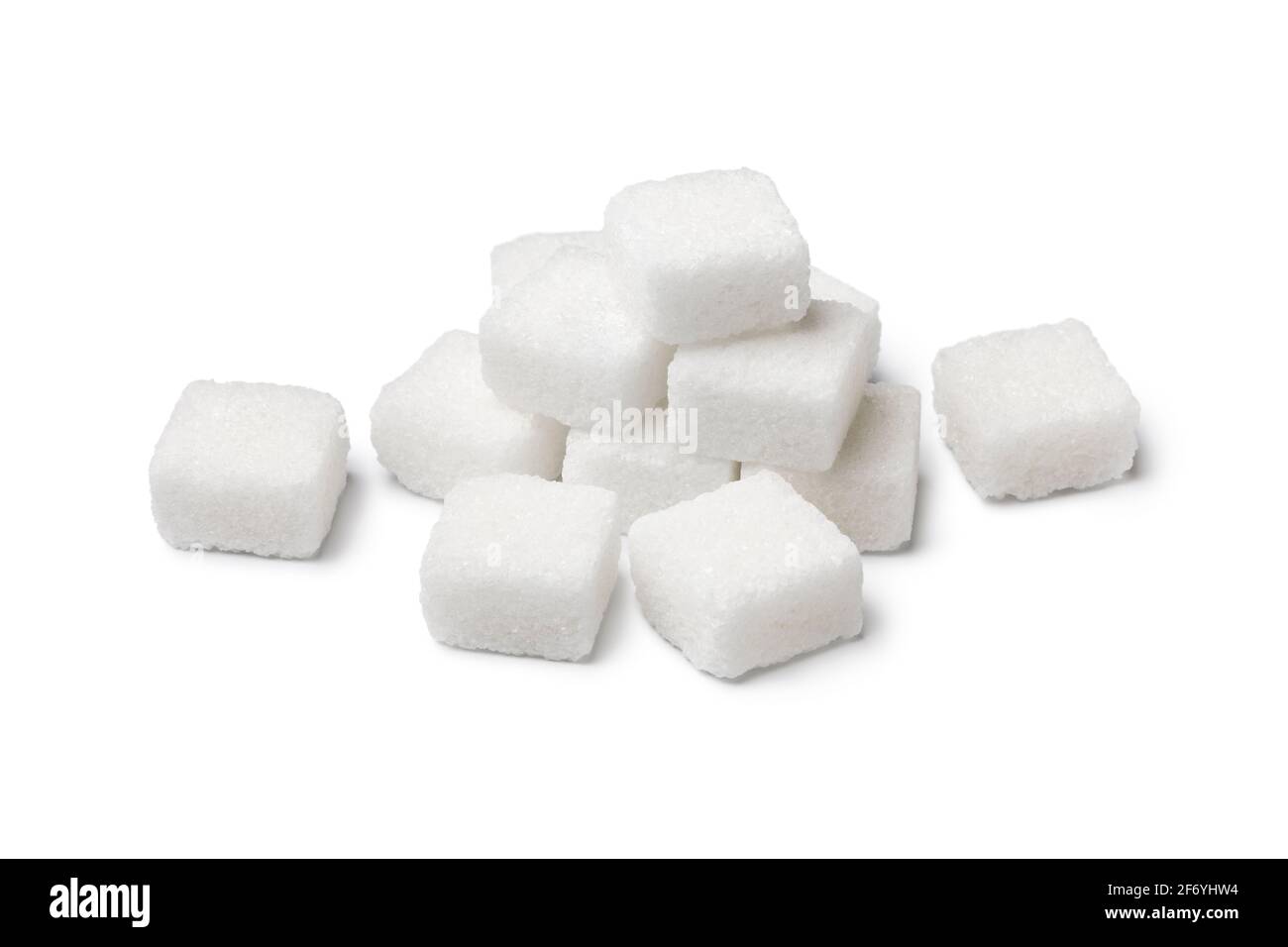 Haufen weißer Zuckerwürfel isoliert auf weißem Hintergrund Stockfoto