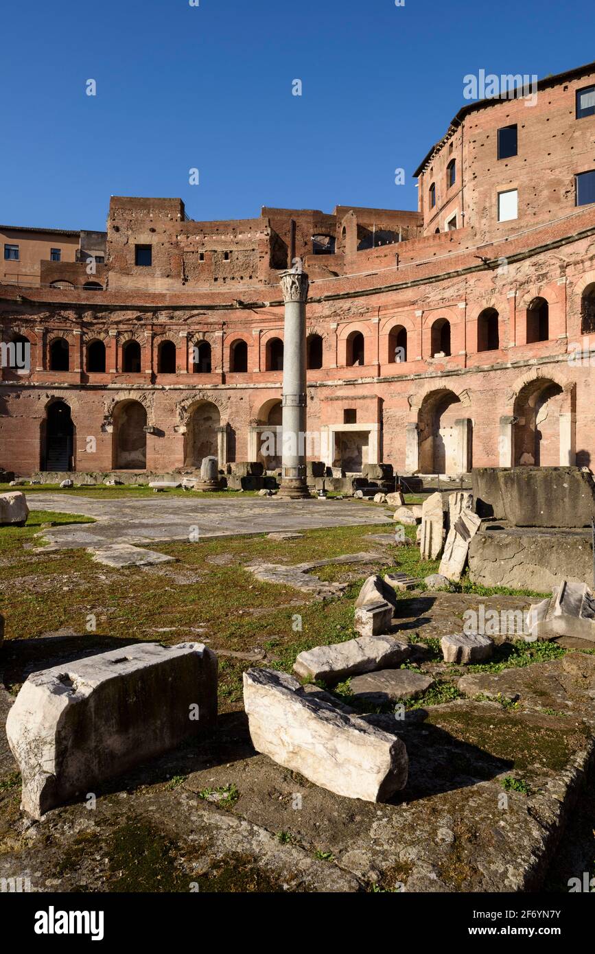 Rom. Italien. Trajans Märkte (Mercati di Traiano), Forum von Trajan (Foro di Traiano). Trajans Markt wurde 113 n. Chr. eingeweiht, und wahrscheinlich BU Stockfoto