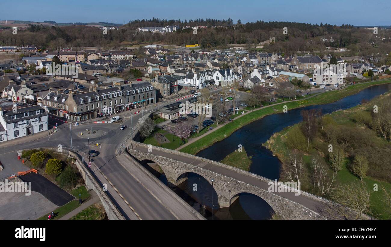 Luftaufnahme der Stadt Ellon in Aberdeenshire, Schottland, mit dem Zentrum und dem Fluss Ythan Stockfoto