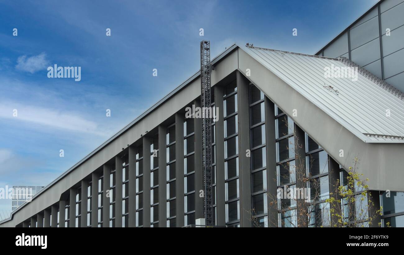 Blick auf ein modernes Gebäude. Stockfoto