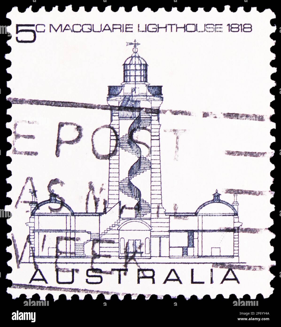 MOSKAU, RUSSLAND - 18. JANUAR 2021: In Australien gedruckte Briefmarke zum 150. Jahrestag des Macquarie Lighthouse, um 1968 Stockfoto