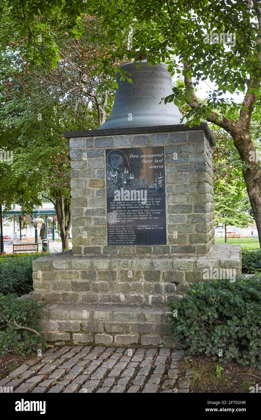 Feuerwehrmänner Memorial oder Last Alarm Bell Monument auf dem King's Square In Saint John New Brunswick, Kanada Stockfoto