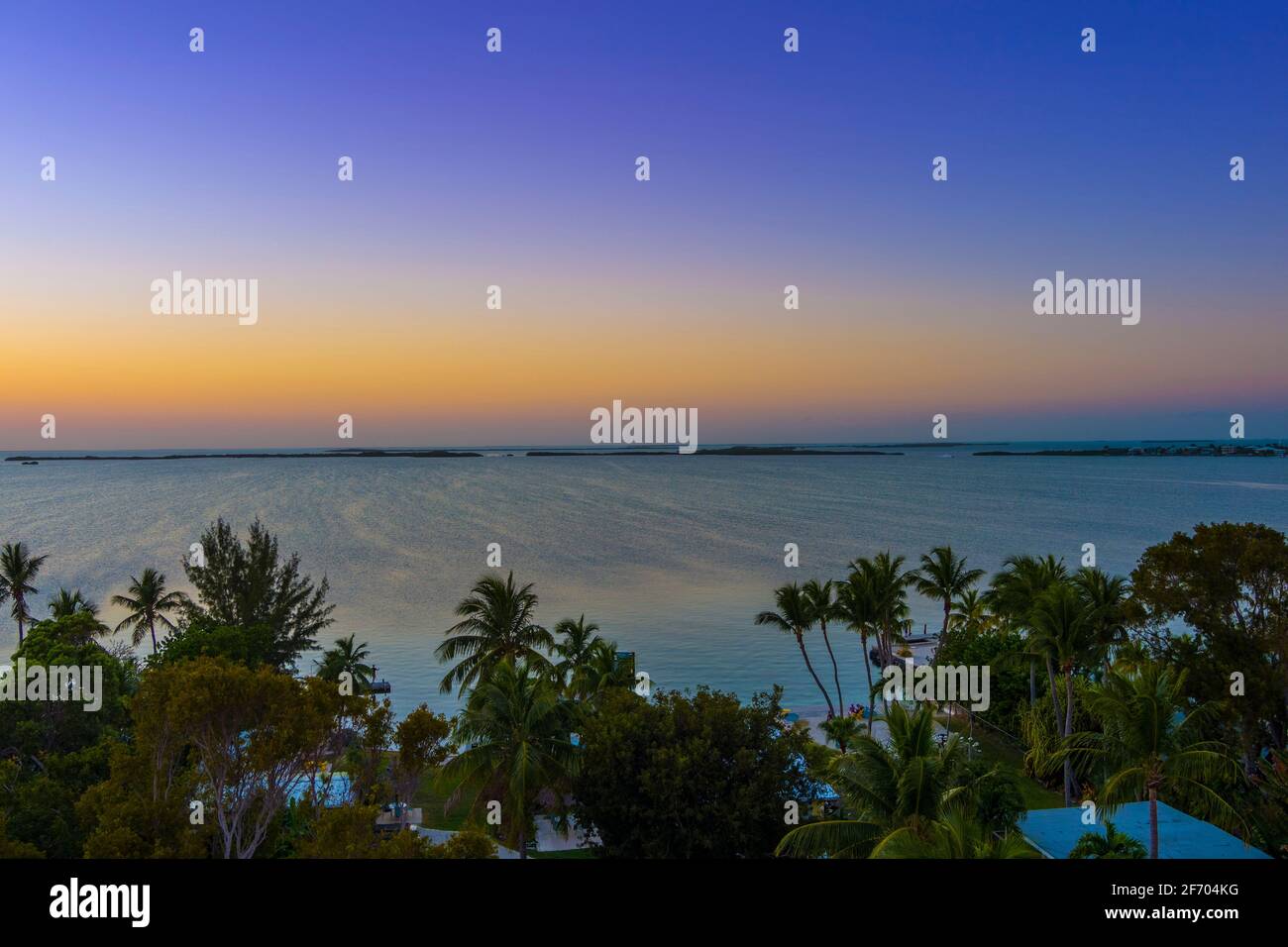 Luftaufnahme des Sonnenuntergangs mit Palmen, Key Largo, Florida USA Stockfoto