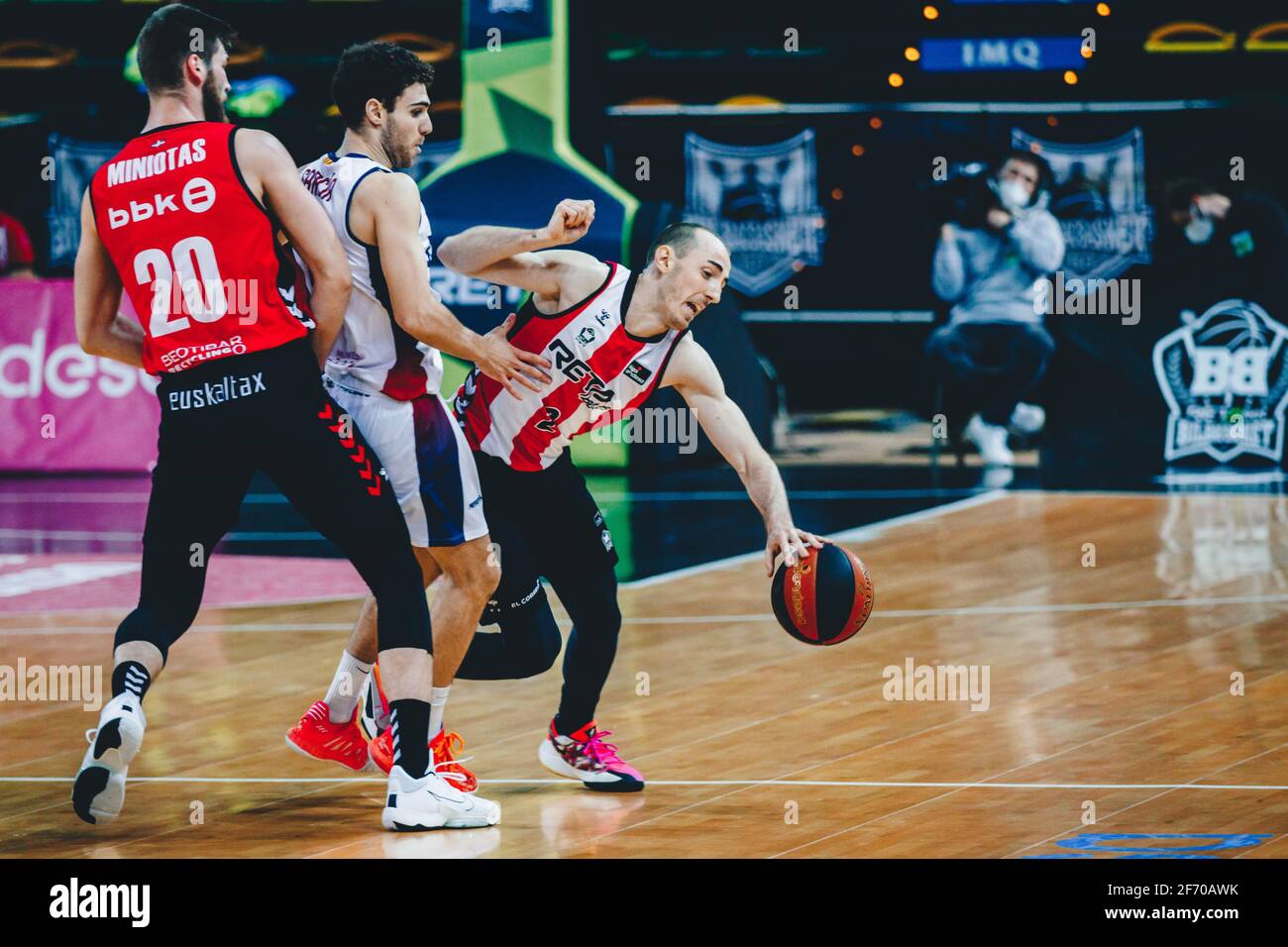 Bilbao, Baskenland, SPANIEN. April 2021. JONATHAN ROUSSELLE (2) aus Bilbao Basket in Aktion während des Spiels der Liga ACB Week 29 zwischen Retabet Bilbao Basket und Baxi Manresa in der Miribilla Bilbao Arena. Baxi Manresa gewann 96:108. Kredit: Edu Del Fresno/ZUMA Wire/Alamy Live Nachrichten Stockfoto