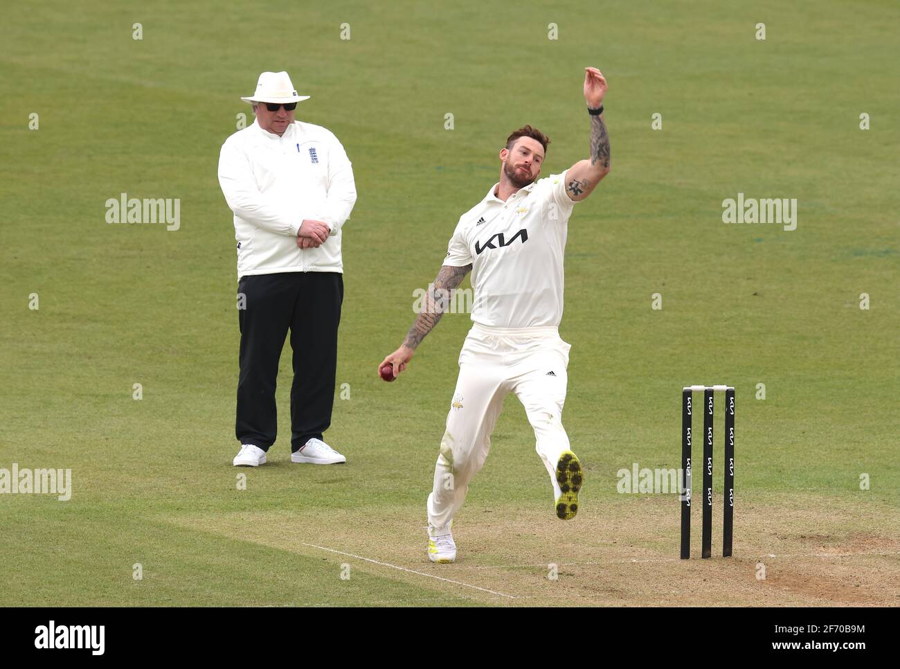 3. April 2021. London, Großbritannien. Jordan Clark Bowling als Surrey Middlesex in einer Pre-Season Cricket freundlich im Kia Oval, Tag zwei. David Rowe/Alamy Live News. Stockfoto