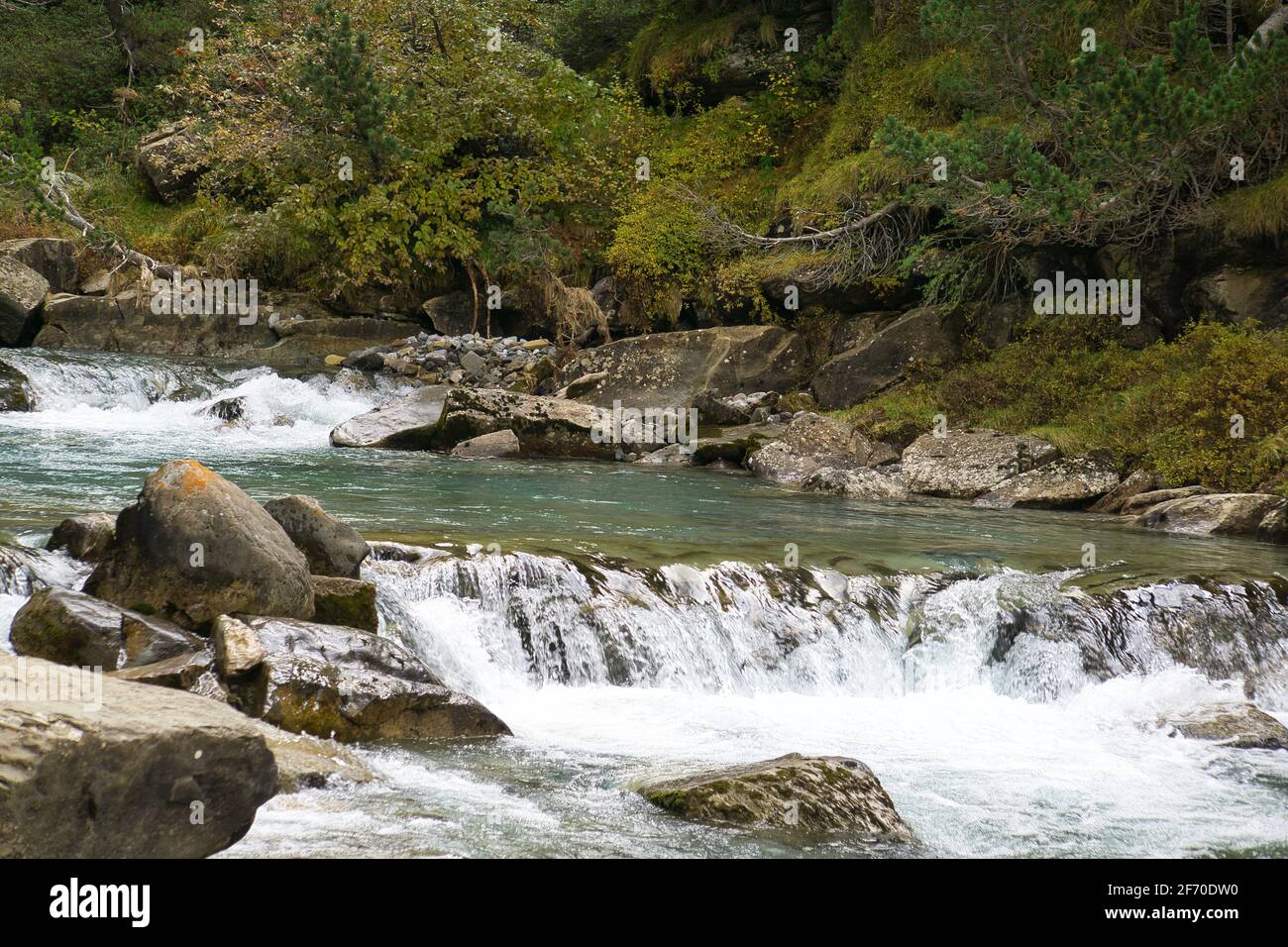 Wasserfall Gradas de Soaso im Nationalpark Ordesa y Monte Perdido in den aragonesischen Pyrenäen, in Huesca, Spanien. Anzeigen Stockfoto