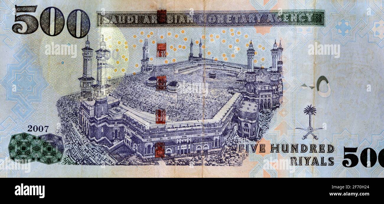 500 Saudi Riyals Banknote, mit Bild von Kaaba und König Abdulaziz, Königreich Saudi-Arabien 500 Riyals Cash Money selektiver Fokus. Stockfoto