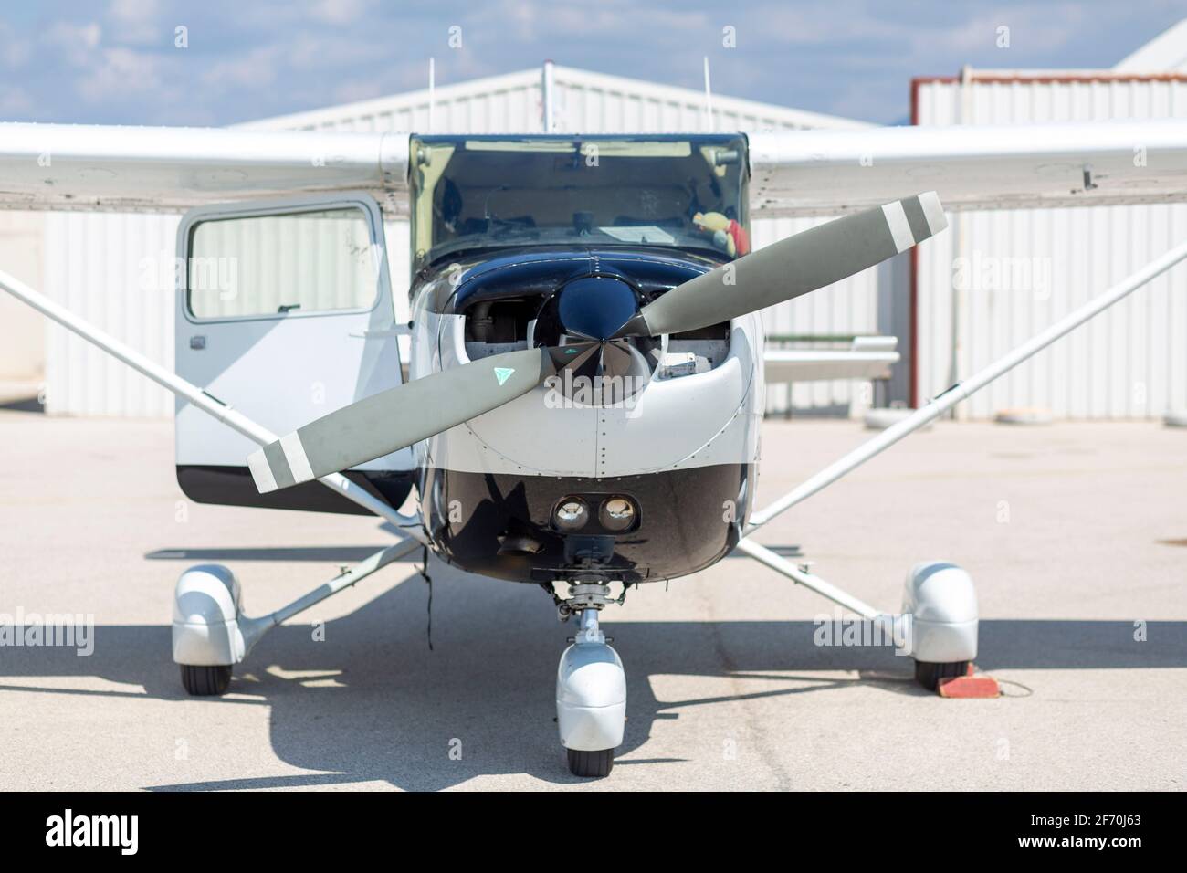 Vorderansicht eines kleinen Flugzeugs in der Türkei Stockfoto