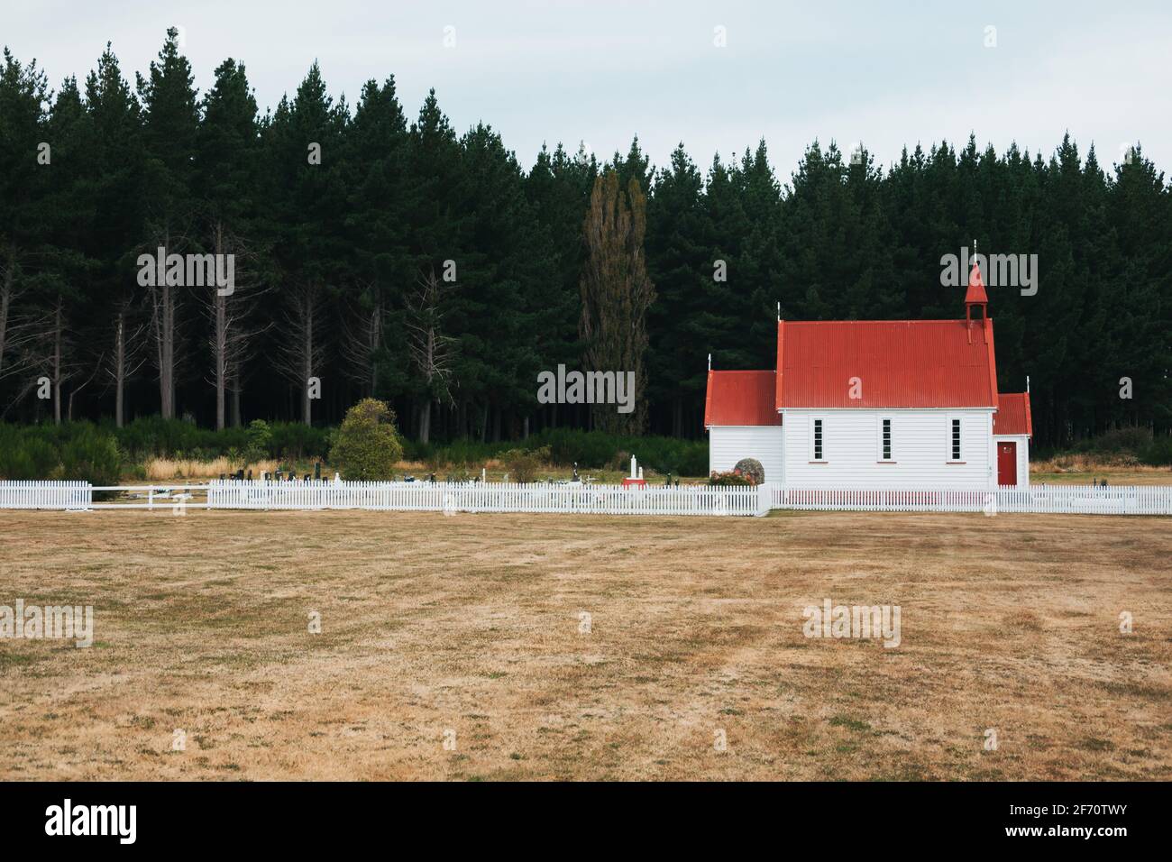 Eine kleine historische anglikanische Māori Kirche in Waitetoko Marae in der Nähe von Tūrangi, Neuseeland Stockfoto