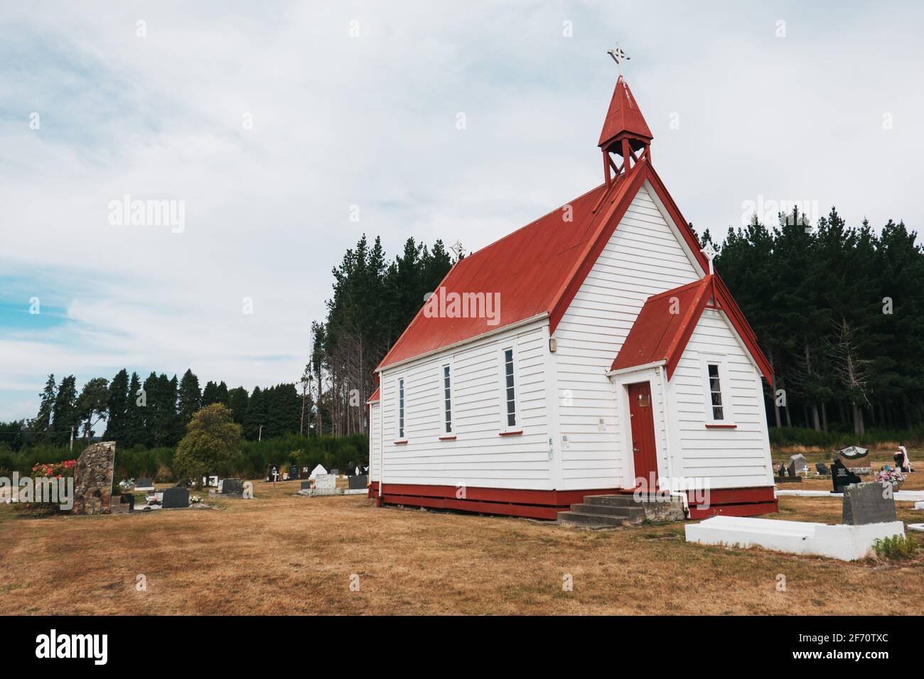 Eine kleine historische anglikanische Māori Kirche in Waitetoko Marae in der Nähe von Tūrangi, Neuseeland Stockfoto