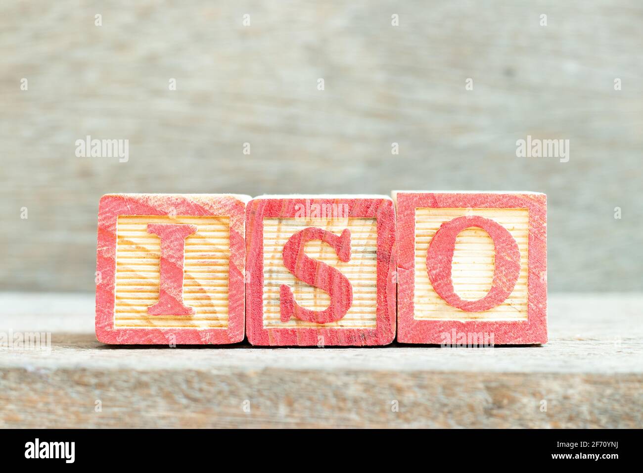 Farbe Alphabet Buchstabenblock in Wort iso auf Holz Hintergrund Stockfoto