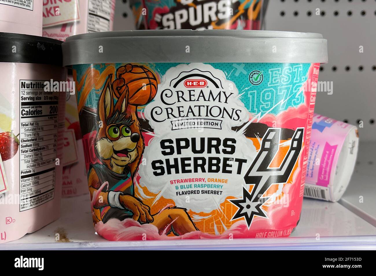 Am Samstag, den 3. April 2021, wird in einem H-E-B Supermarkt ein Eisbehälter von Spurs Sherbert gesehen. Stockfoto