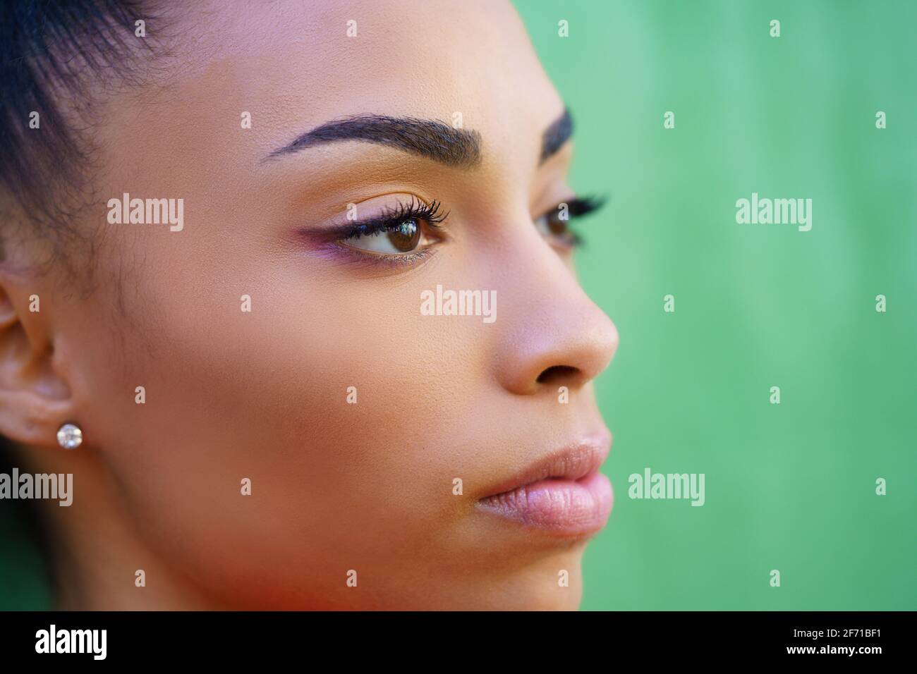 Nahaufnahme Porträt von schönen jungen schwarzen Mädchen Stockfoto