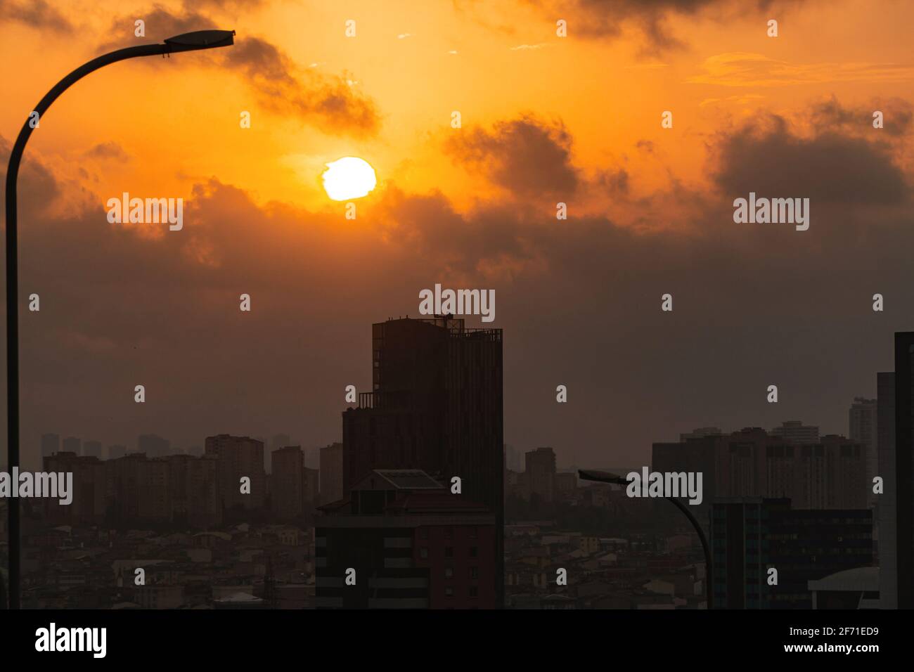 Sonnenuntergang über der Stadt Stockfoto