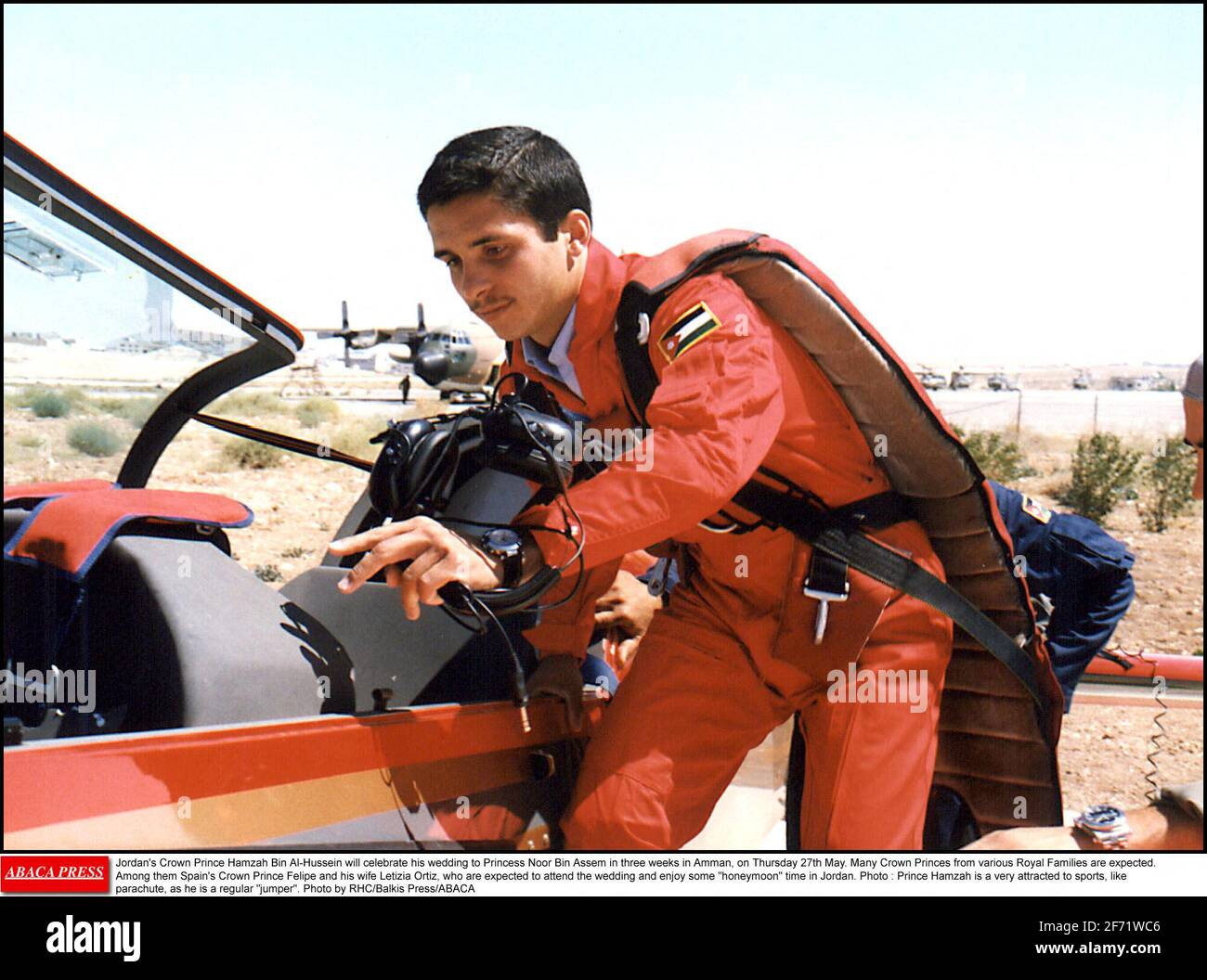 Akten- Jordaniens Kronprinz Hamzah bin Al-Hussein wird am Donnerstag, den 27. Mai, in drei Wochen in Amman seine Hochzeit mit Prinzessin Noor bin Assem feiern. Es werden viele Kronprinzen aus verschiedenen königlichen Familien erwartet. Unter ihnen Spaniens Kronprinz und seine Frau Letizia Ortiz, die an der Hochzeit teilnehmen und einige Flitterwochen in Jordanien genießen werden. Foto : Prinz Hamzah zieht Sport sehr an, wie Fallschirm, da er ein regelmäßiger Springer ist. Foto von RHC/Balkis Press/ABACAPRESS.COM Stockfoto