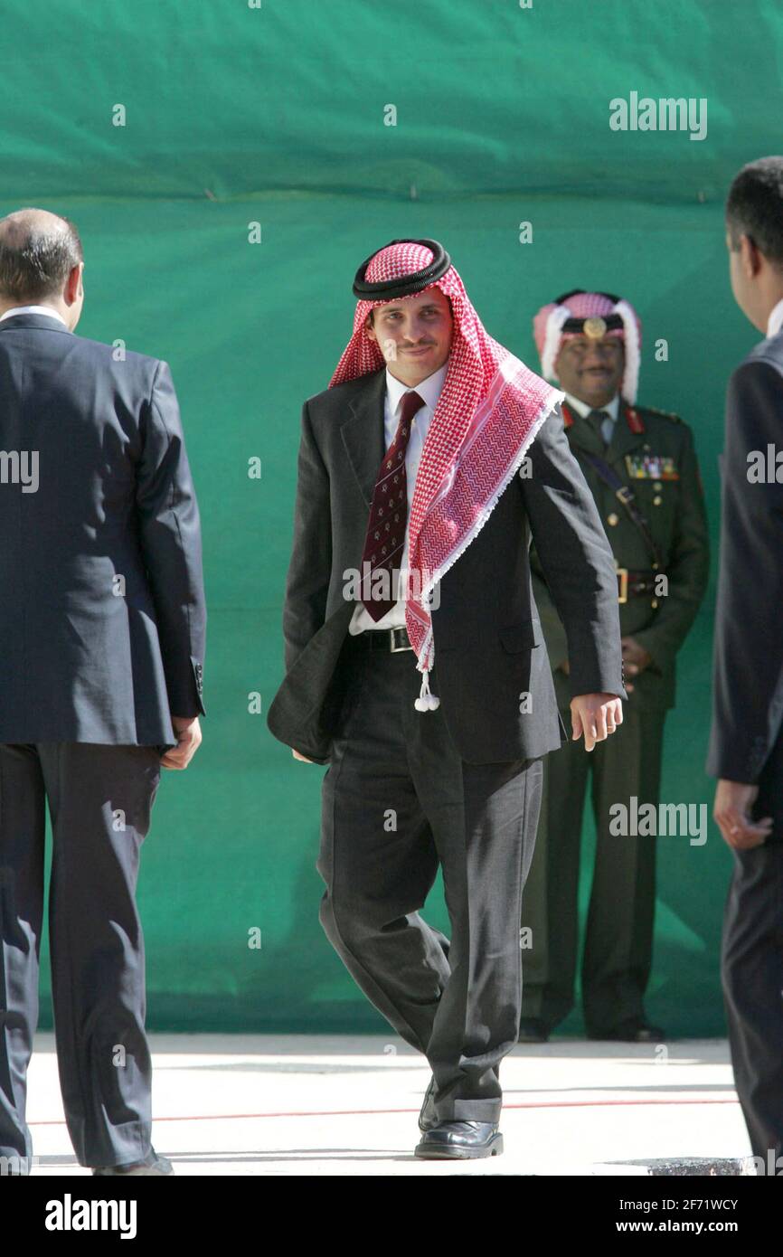 Akten - der jordanische Prinz Hamzah bin Al Hussein trifft am 28. November 2006 im parlament in Amman, Jordanien, ein, wo sein Bruder, König Abdullah II., die neue parlamentssitzung eröffnete. Foto von Balkis Press/ABACAPRESS.COM Stockfoto