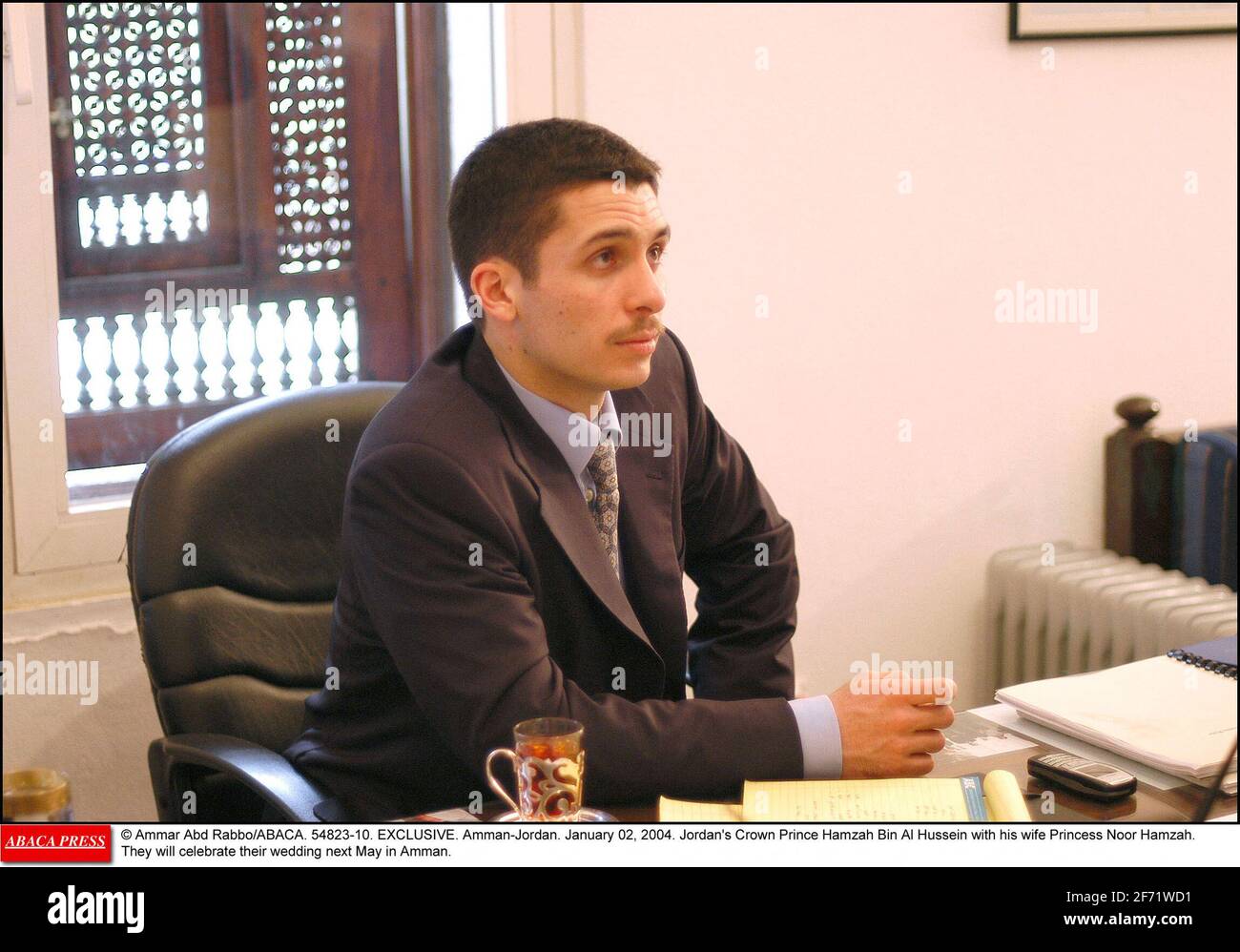 Files- © Ammar Abd Rabbo/ABACAPRESS.COM 54823-10. EXKLUSIV. Amman-Jordanien. 02. Januar 2004. Jordaniens Kronprinz Hamzah bin Al Hussein mit seiner Frau Prinzessin Noor Hamzah. Sie werden ihre Hochzeit im kommenden Mai in Amman feiern. Stockfoto