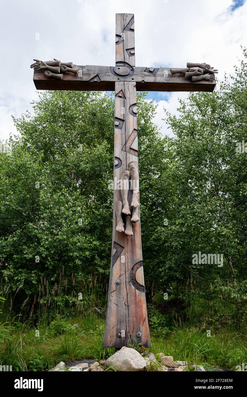 Station XII des Kreuzweges: Jesus stirbt am Kreuz. Kalvária na Peknú vyhliadku, Starý Smokovec, Slowakei. 2020-07-27. Stockfoto