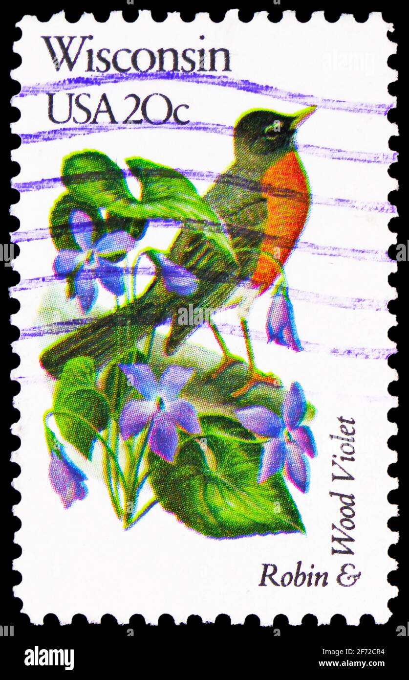 MOSKAU, RUSSLAND - 19. JANUAR 2021: Die in den USA gedruckte Briefmarke zeigt Wisconsin American Robin und Wood Violet, State Birds and Flowers ISSU Stockfoto