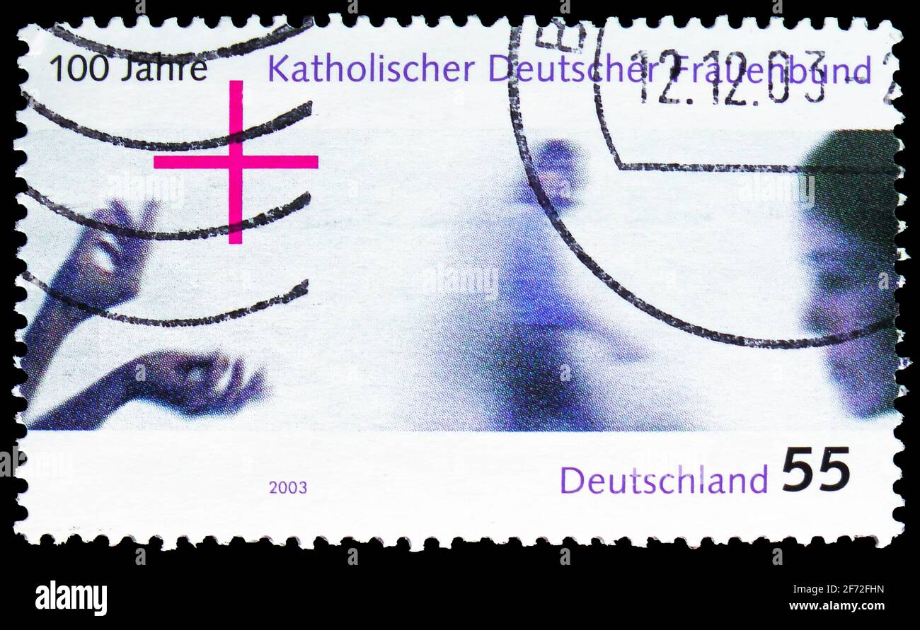 MOSKAU, RUSSLAND - 22. DEZEMBER 2020: In Deutschland gedruckte Briefmarke zeigt Hände und Frauen, um 2003 Stockfoto