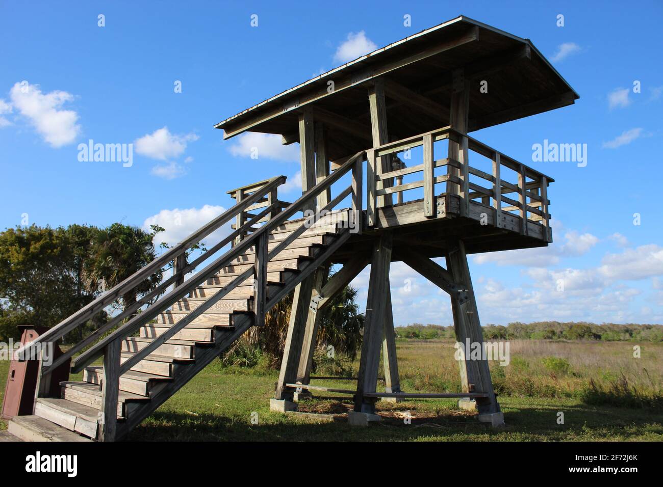 Fernglas in einem Sumpfturm in Florida. Stockfoto