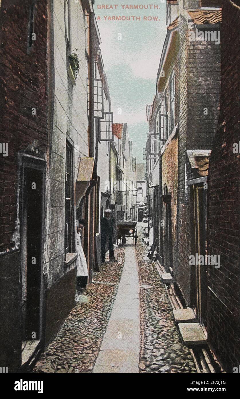 Postkarte mit Poststempel 1907, zeigt eine Yarmouth 'Row'. Die „Reihen“ waren ein Netz von Gassen, die die Hauptstraßen miteinander verband. Viele wurden während des Zweiten Weltkriegs zerstört. Stockfoto